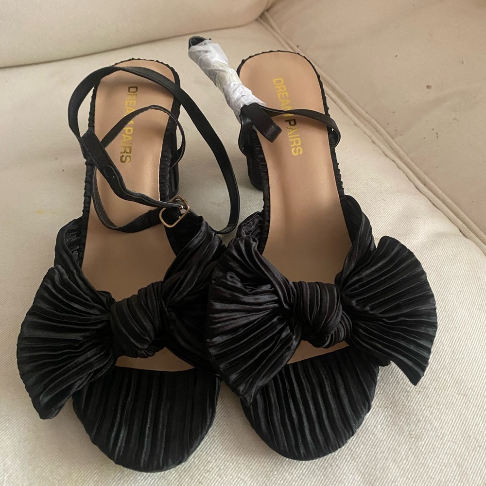 Dream Pairs Black Pleated Bow Heels Brand New in box!!!